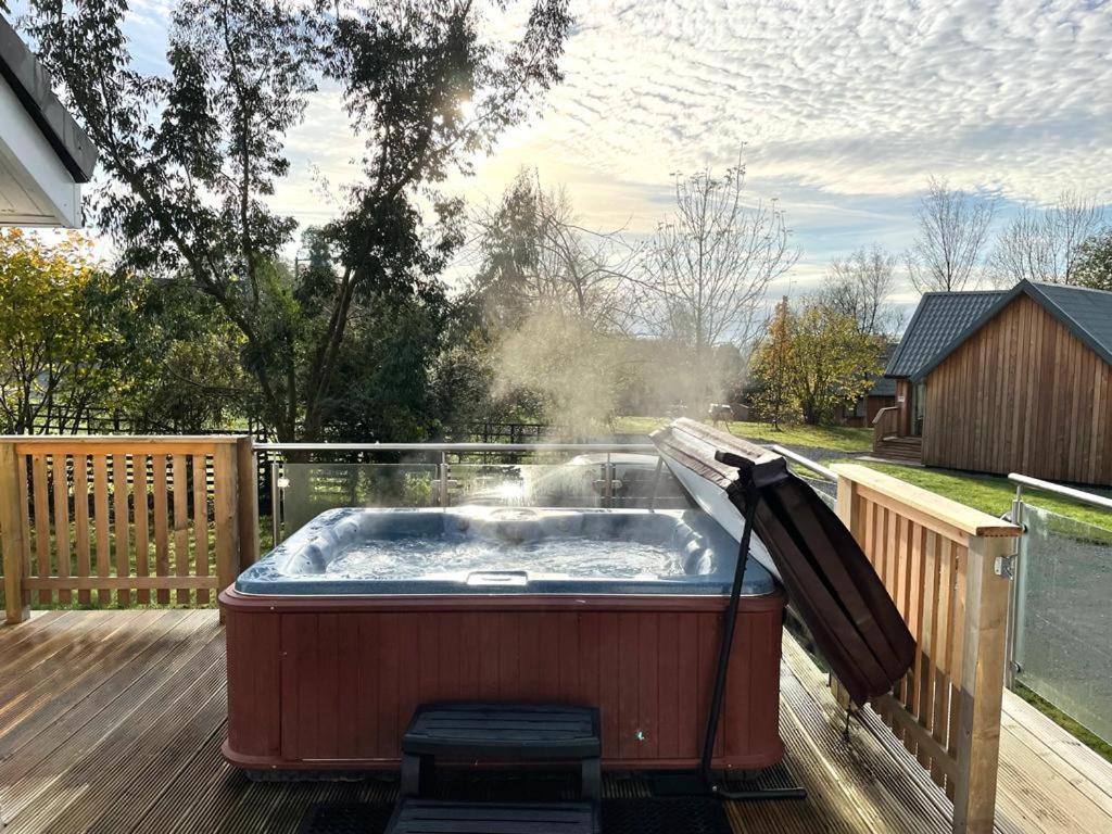 Sparrowhawk Cottage With Hot Tub Newton Stewart Exterior photo